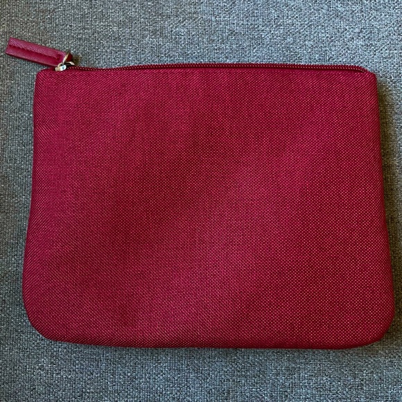 Salvatore Ferragamo: burgundy perfums/cosmetic bag - Picture 3 of 11